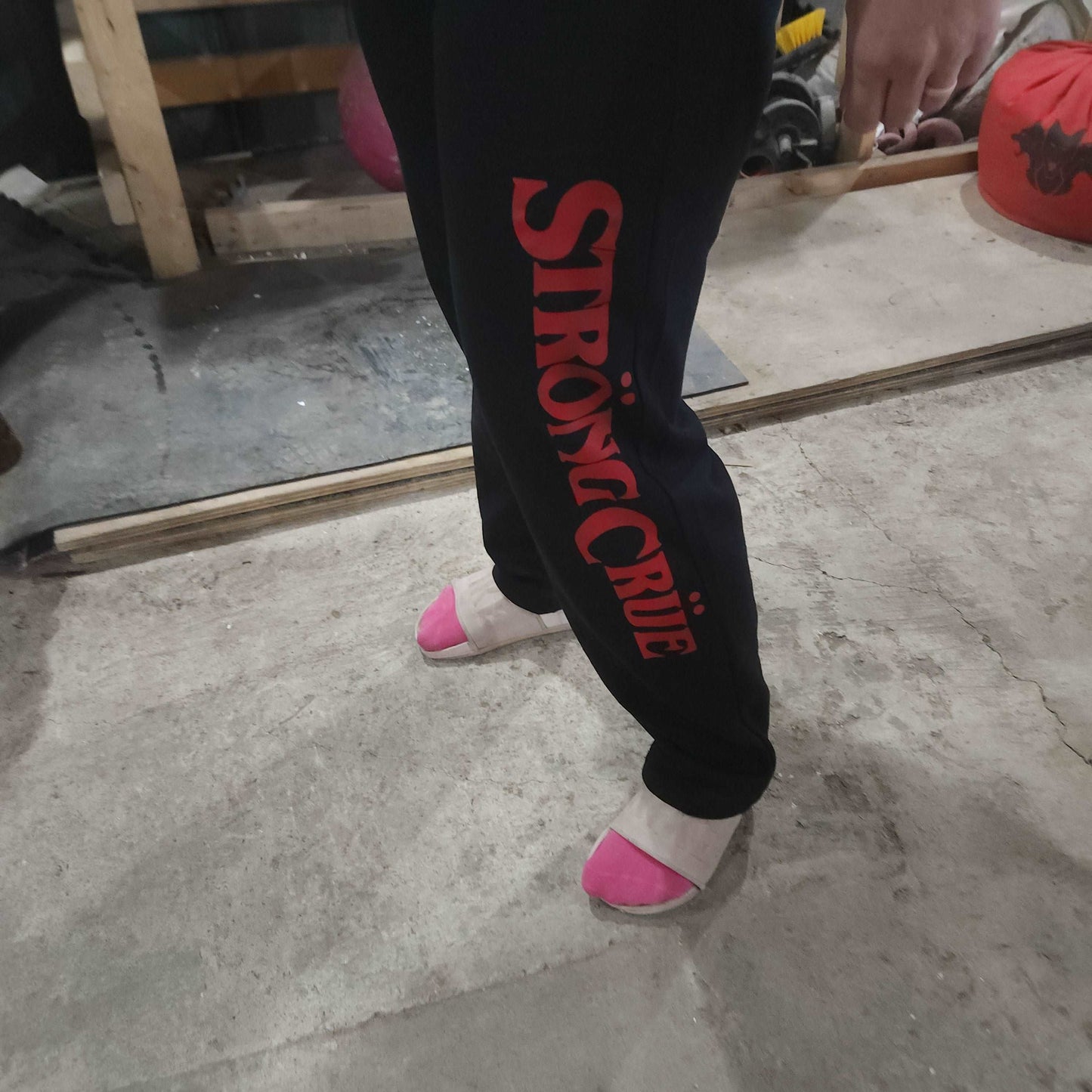 Strong Crue Sweatpants